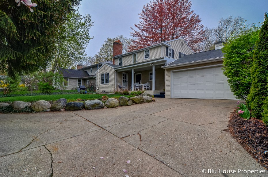 2104 Chesaning Dr SE Blu House Properties Grand Rapids Real